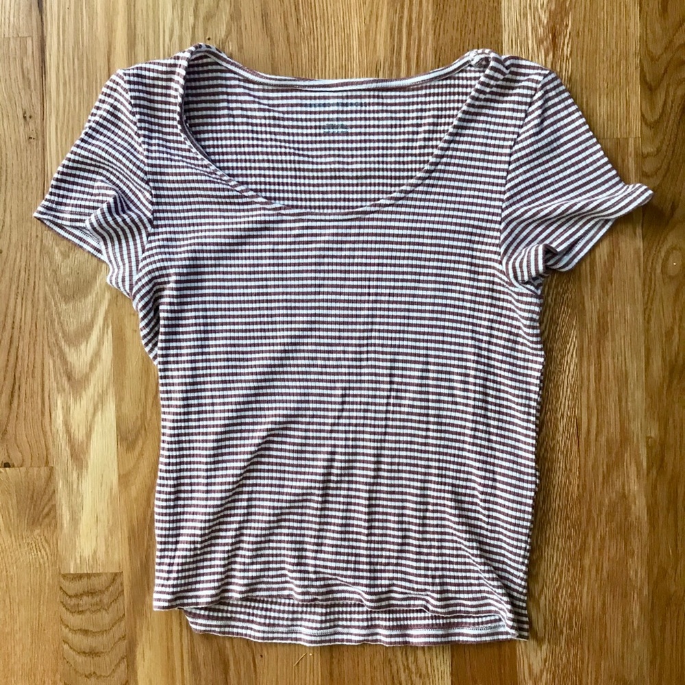 🌵American Eagle ripped scoop neck striped shirt